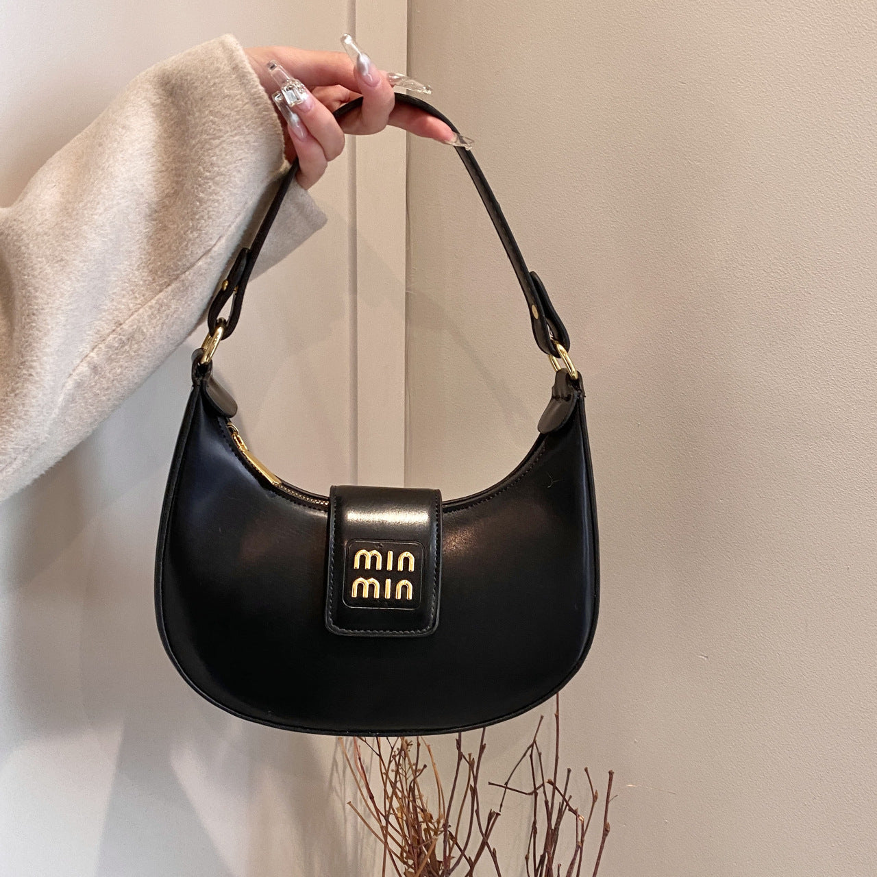 Moon style shoulder bag